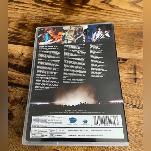 Queen - Picture 2 of 4